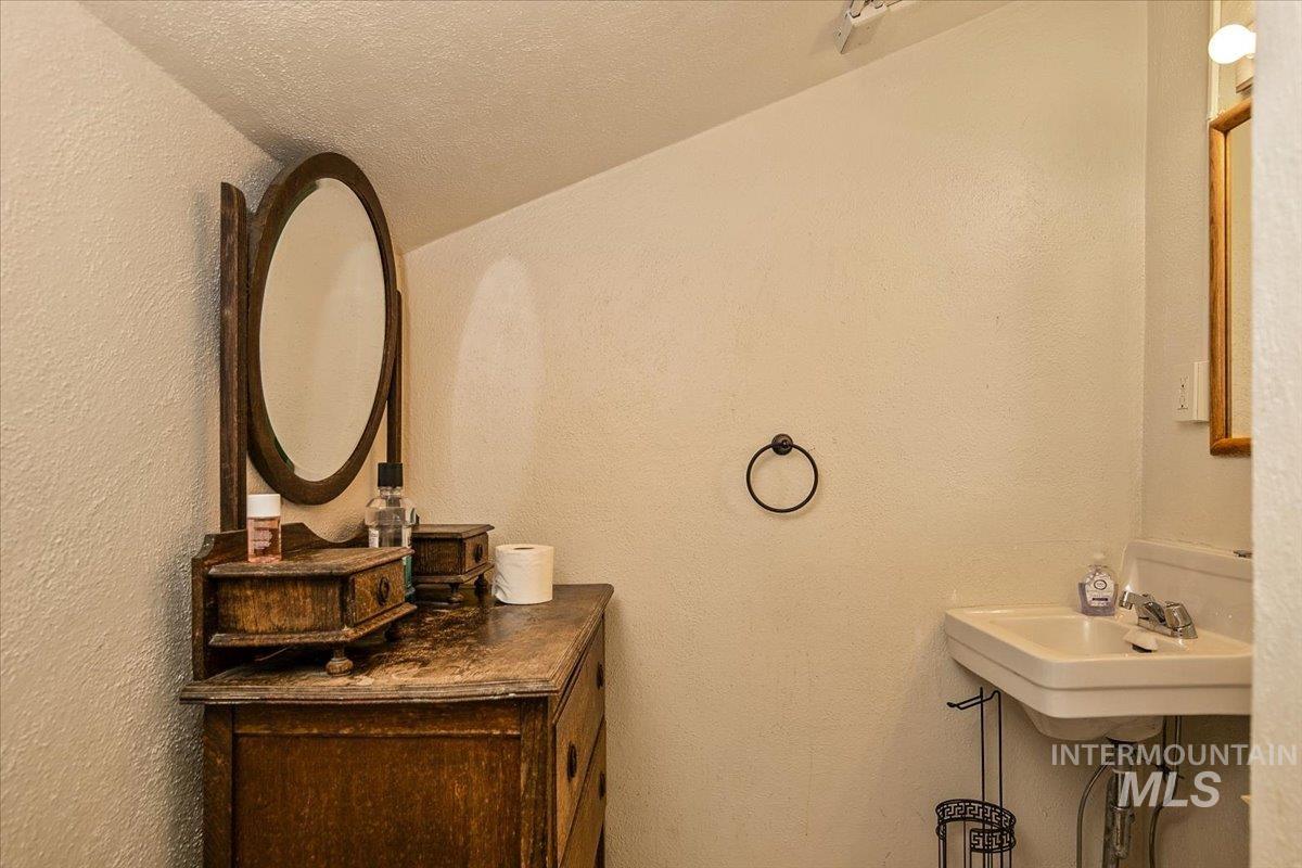 410 N 8th E, Mountain Home, Idaho image 32