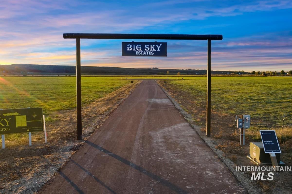 10160 W Clear View Ln