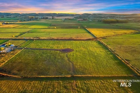 Photo of 10160 W Clear View Ln, Emmett, ID 83617 (MLS # 98980469)