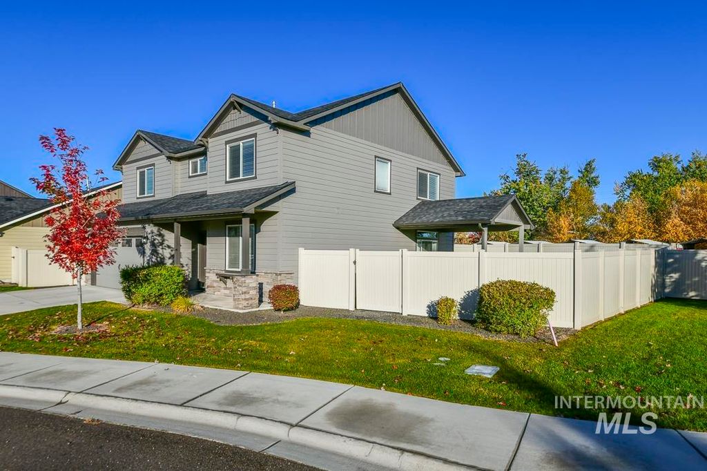 Photo of 10236 W Achillea St, Star, ID 83669 (MLS # 98965987)