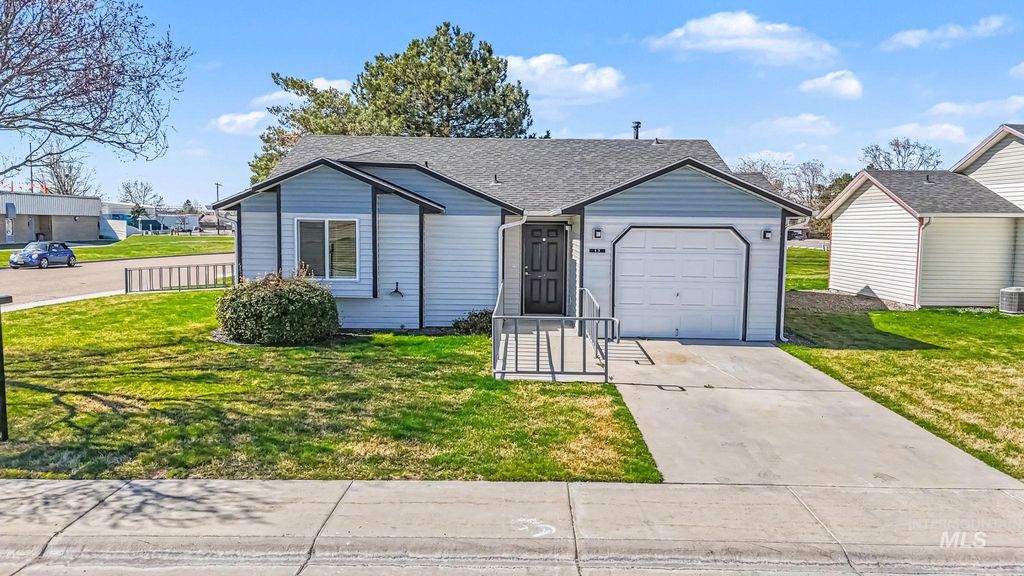 Photo of 17 S Benewah Dr, Nampa, ID 83651 (MLS # 98977589)