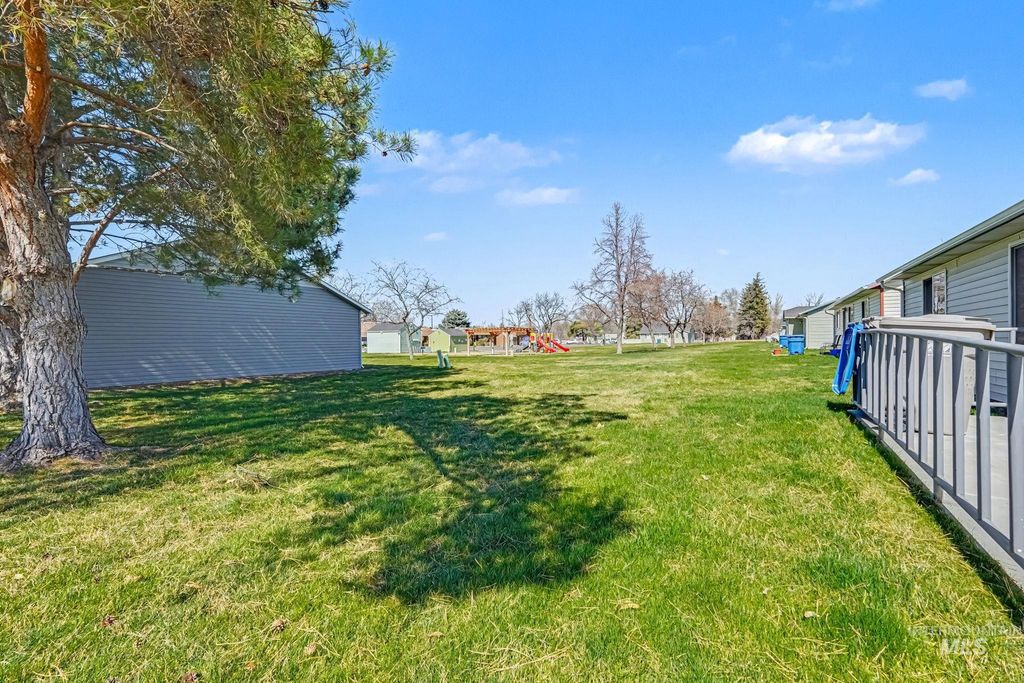 Photo of 17 S Benewah Dr, Nampa, ID 83651 (MLS # 98977589)