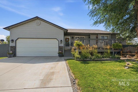 Photo of 105 Silver Sage Pl, Homedale, ID 83628 (MLS # 98998219)