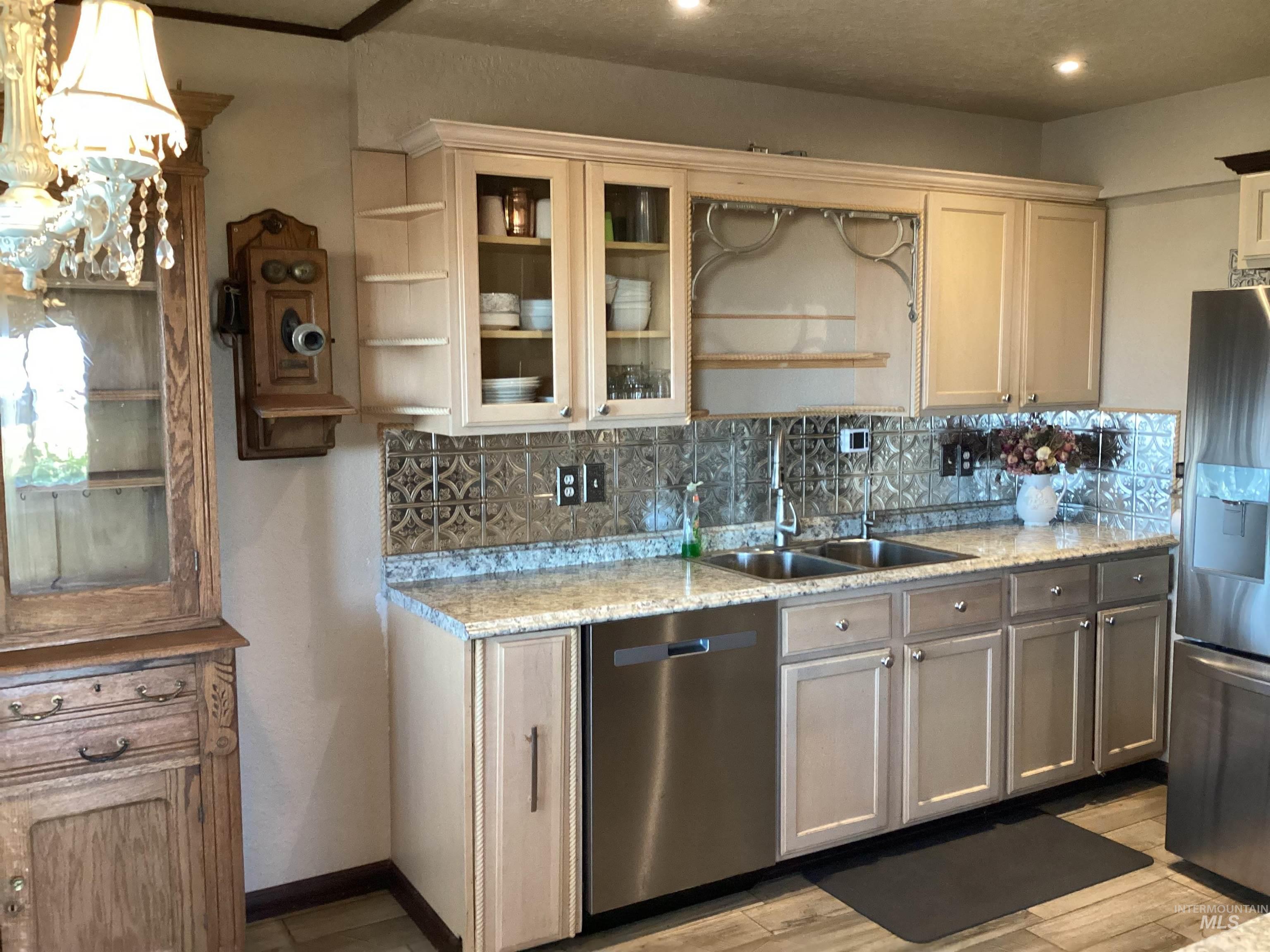 21021 Cottonwood Drive