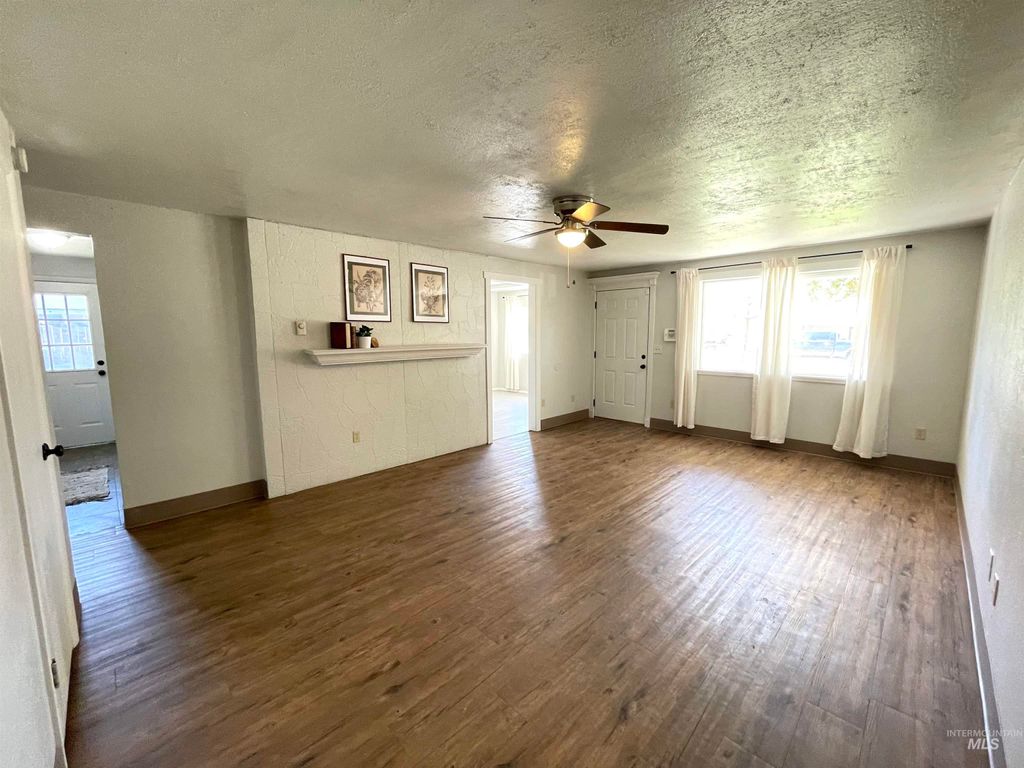 Photo of 207 E Omaha St, Caldwell, ID 83605 (MLS # 98984709)