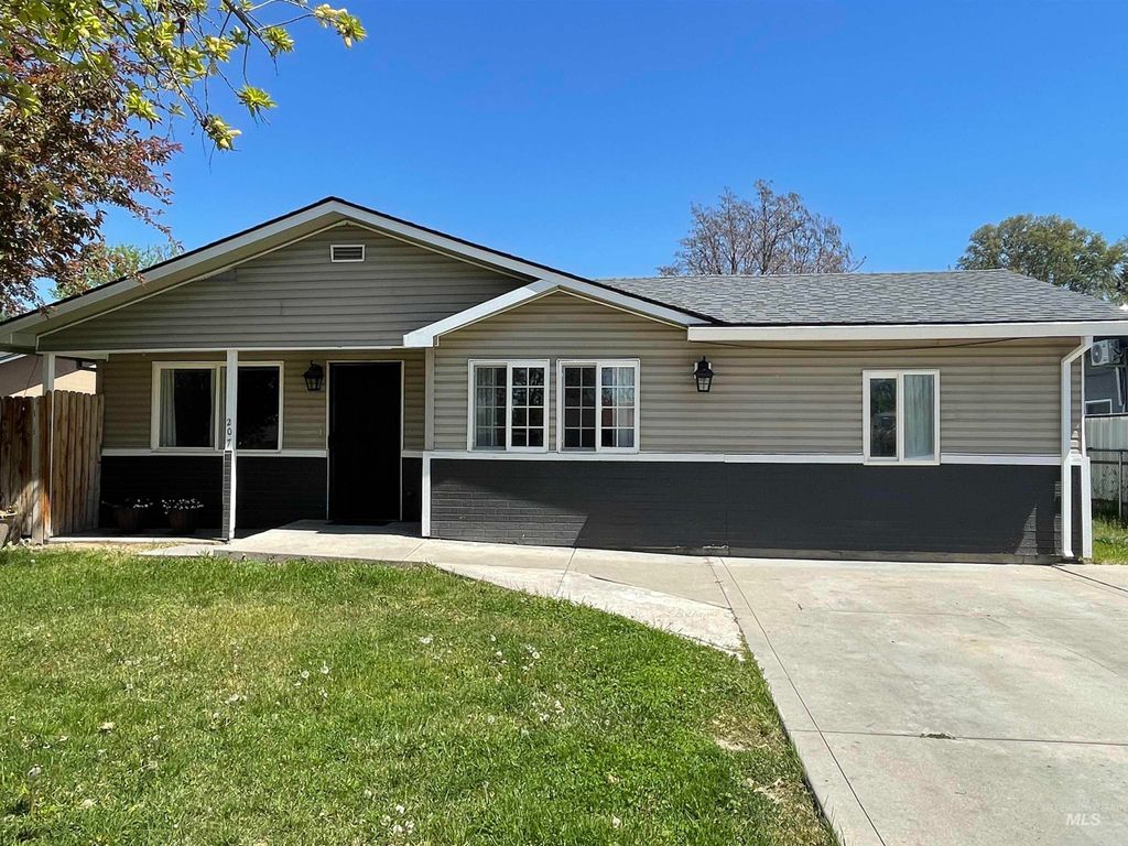 Photo of 207 E Omaha St, Caldwell, ID 83605 (MLS # 98984709)