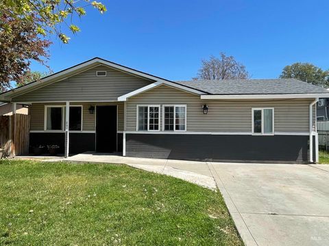 Photo of 207 E Omaha St, Caldwell, ID 83605 (MLS # 98984709)