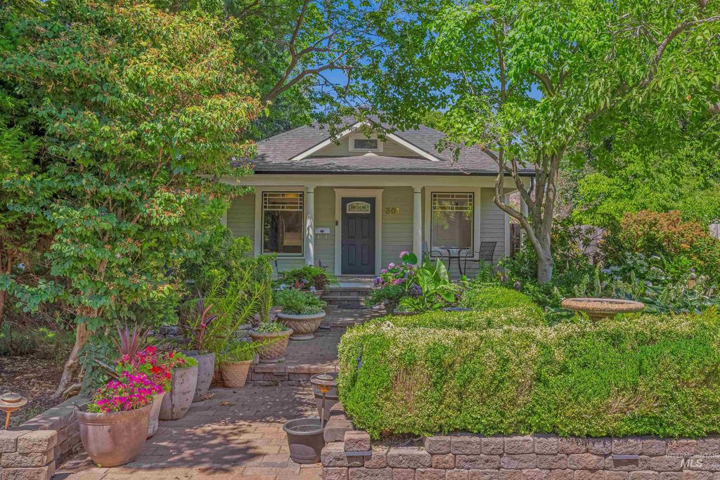 Photo of 301 16th Ave, Lewiston, ID 83501 (MLS # 98954710)