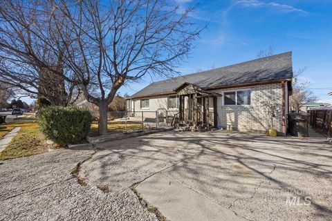 Photo of 534 Miller Ave, Burley, ID 83318 (MLS # 98975182)