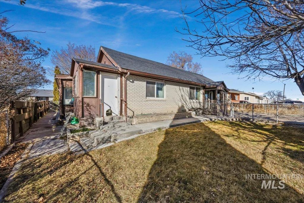 Photo of 534 Miller Ave, Burley, ID 83318 (MLS # 98975182)