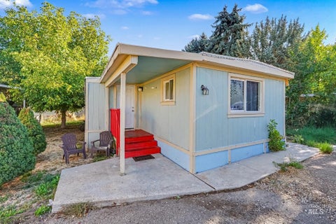Photo of 8674 W Irving Ln, Boise, ID 83704 (MLS # 99002319)