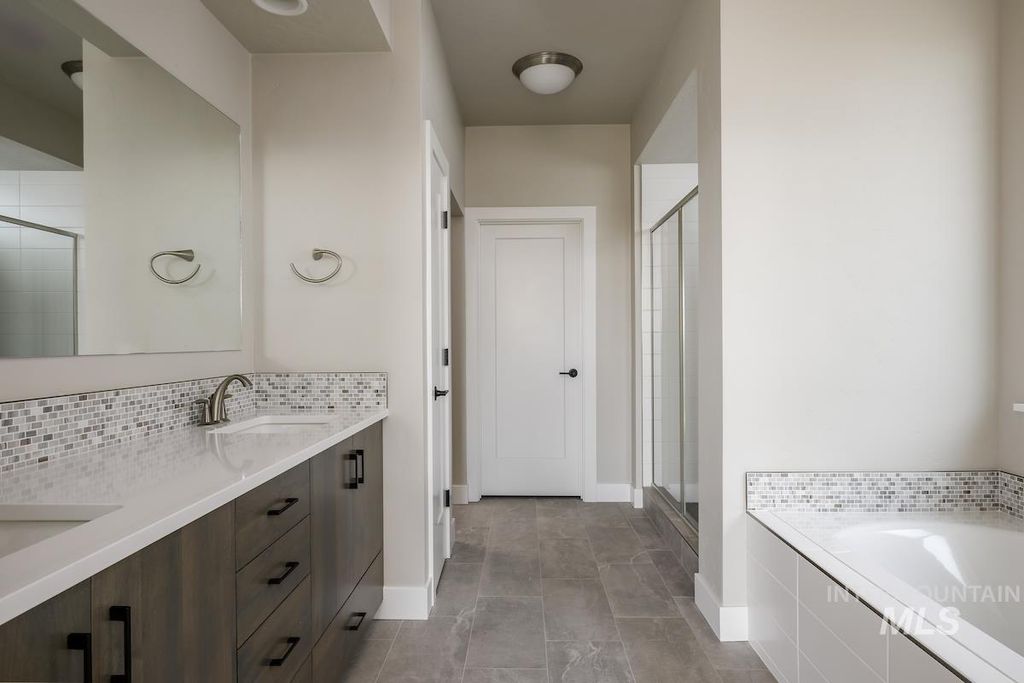 Photo of 6512 S Mountaintop Way, Meridian, ID 83642 (MLS # 98972228)