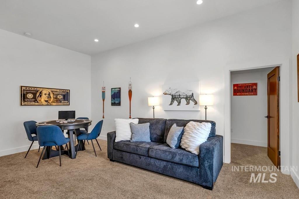 Bonus room or 4th bedroom