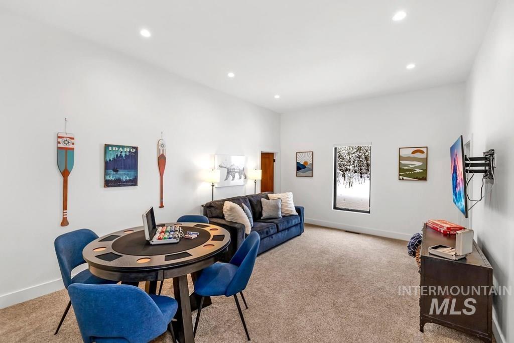 Bonus room or 4th bedroom