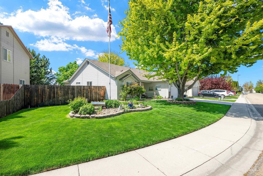 Photo of 18151 Royal Way, Nampa, ID 83687 (MLS # 98984368)