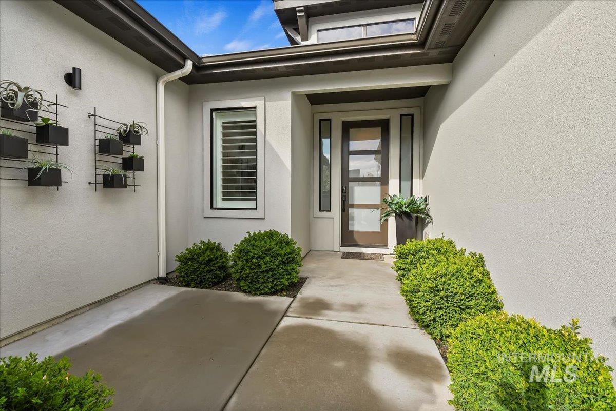 665 S Aspen Lakes Way