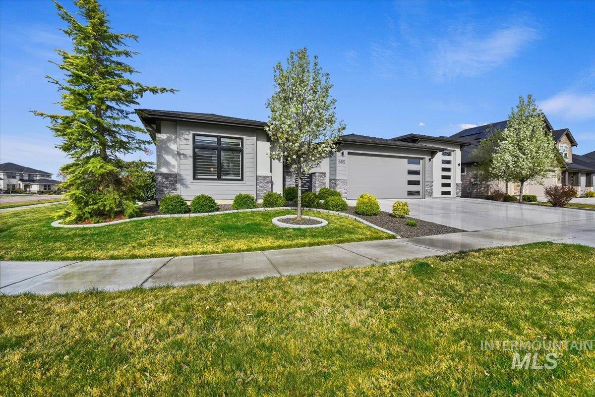 665 S Aspen Lakes Way