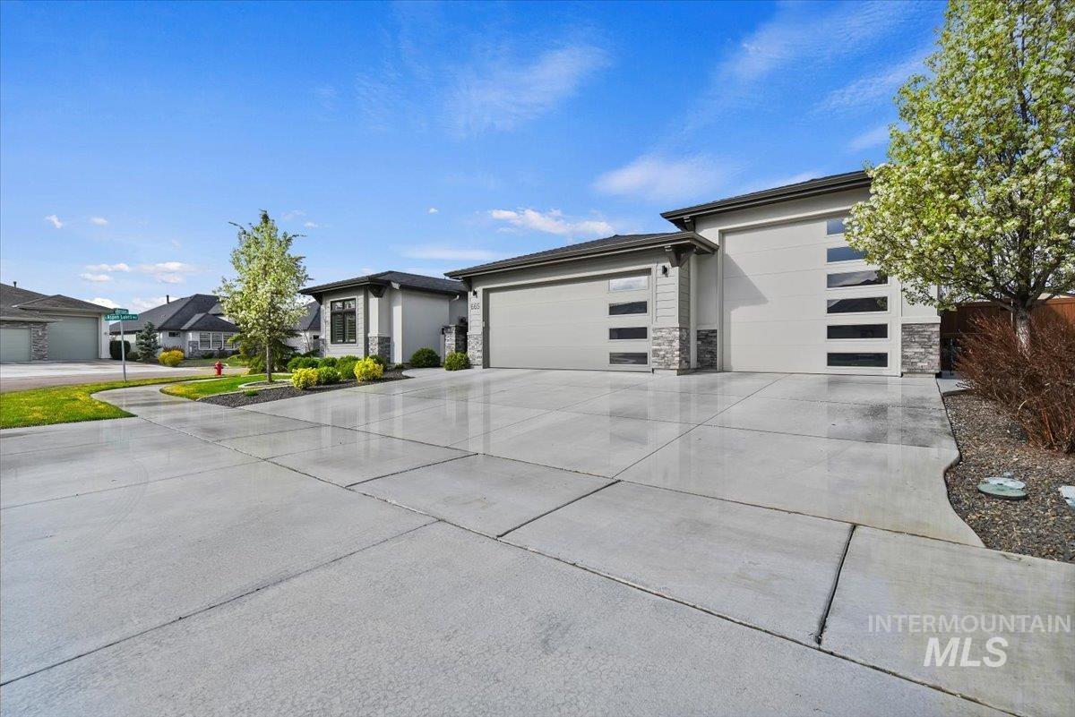 665 S Aspen Lakes Way