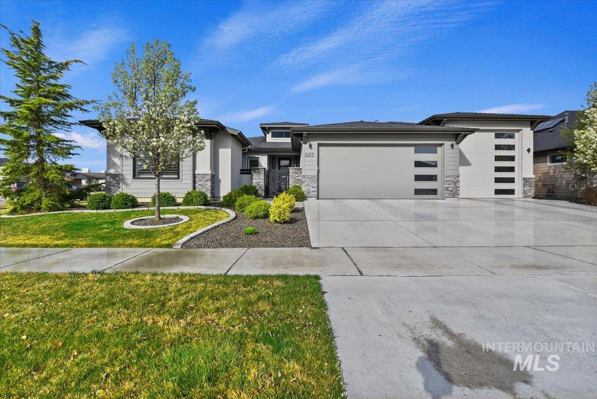 665 S Aspen Lakes Way