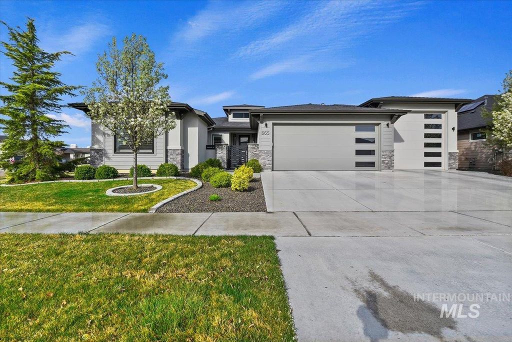 Photo of 665 S Aspen Lakes Way, Star, ID 83669 (MLS # 98980336)