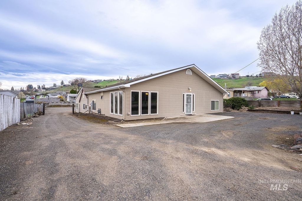 Photo of 1357 Pound Lane, Clarkston, WA 99403 (MLS # 98980543)