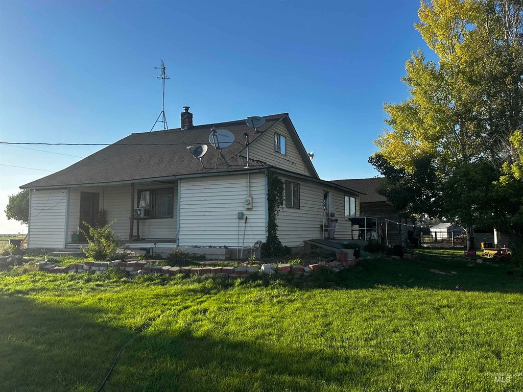 Photo of 410 W Nez Perce Ave, Richfield, ID 83349 (MLS # 98921891)