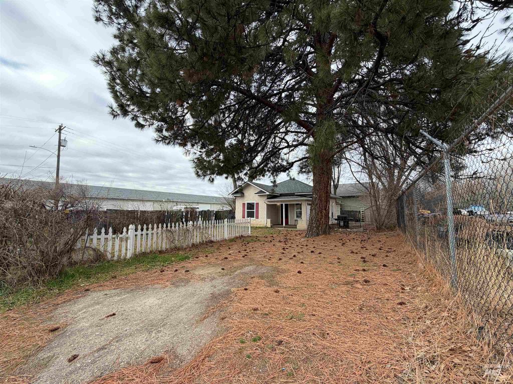 Photo of 600 E. 44th St, Garden City, ID 83714 (MLS # 98971292)