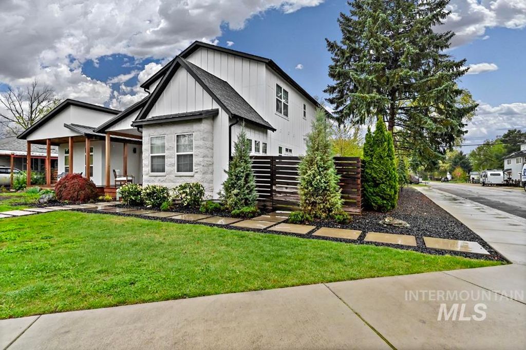 Photo of 1825 N 30th Street, Boise, ID 83703 (MLS # 98983033)