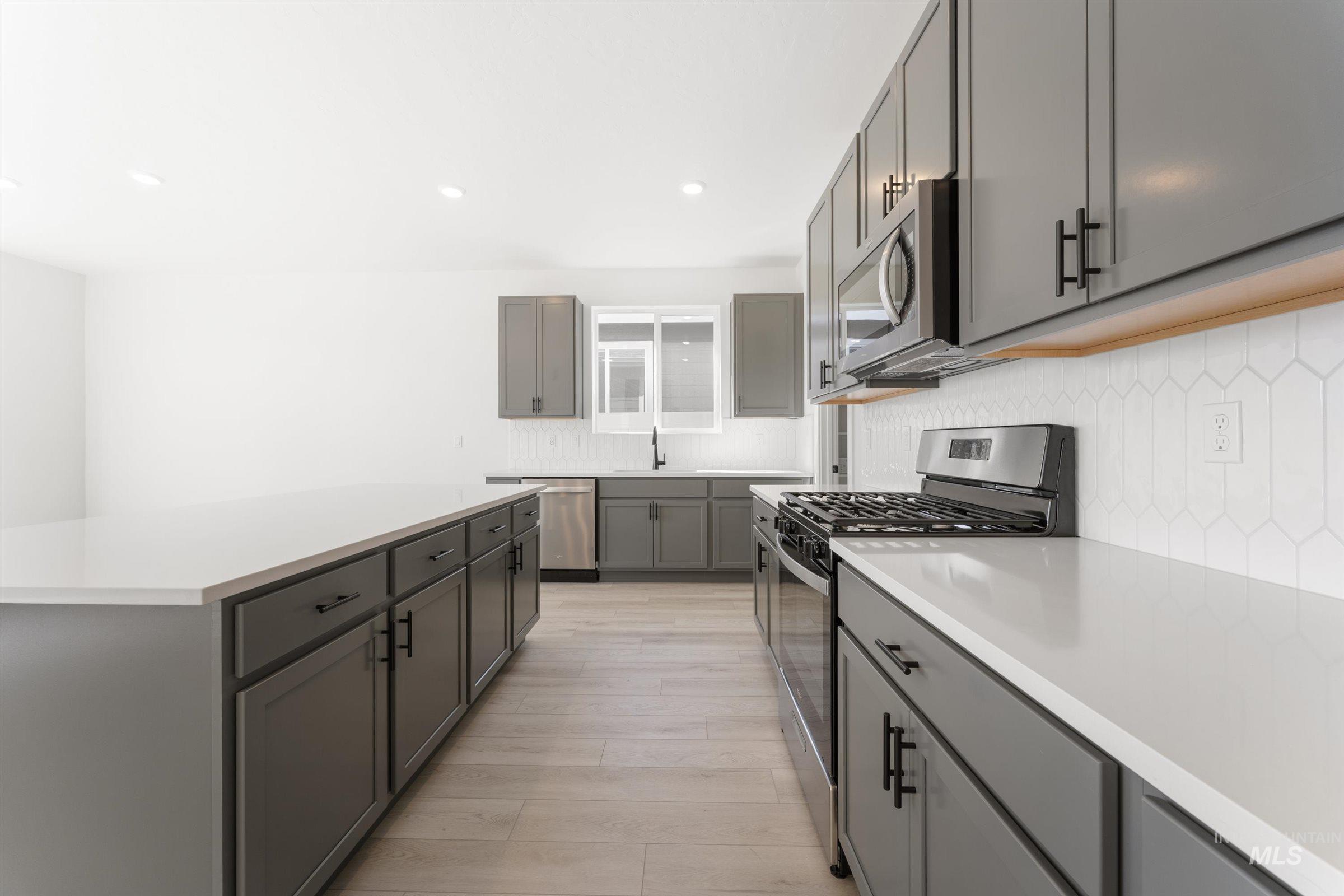 11201 Trestle Rock St