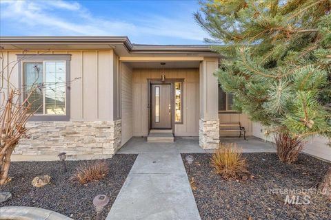 Photo of 2415 W Sheridan Ave, Nampa, ID 83686 (MLS # 98970040)