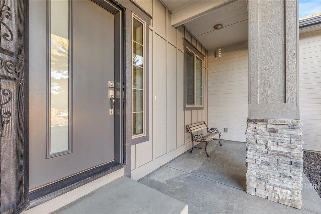 Photo of 2415 W Sheridan Ave, Nampa, ID 83686 (MLS # 98970040)