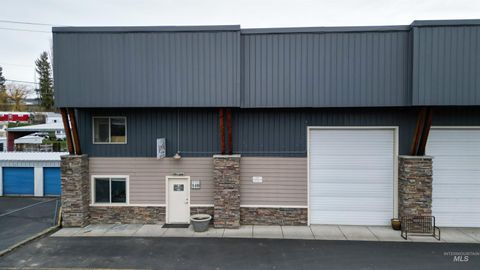 Photo of 630 N Almon St #140, Moscow, ID 83843 (MLS # 98985899)