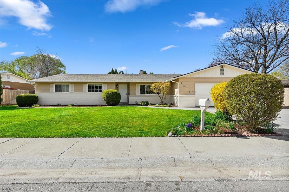 8515 W Valley View Drive