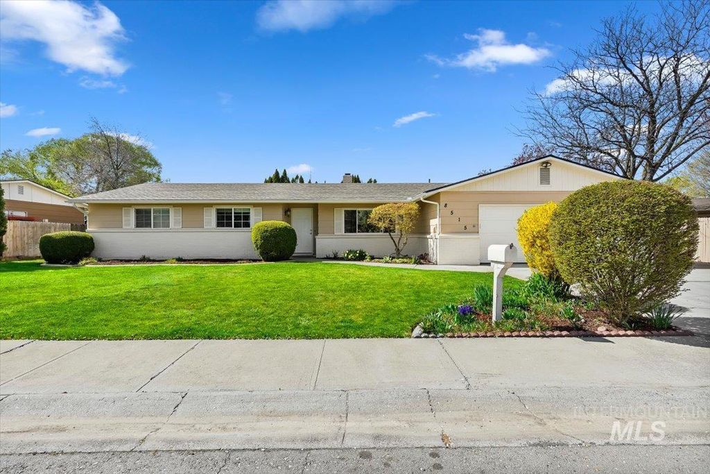Photo of 8515 W Valley View Drive, Boise, ID 83704 (MLS # 98980372)