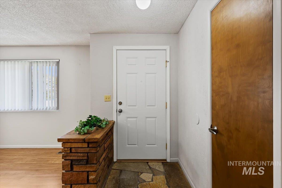 8515 W Valley View Drive