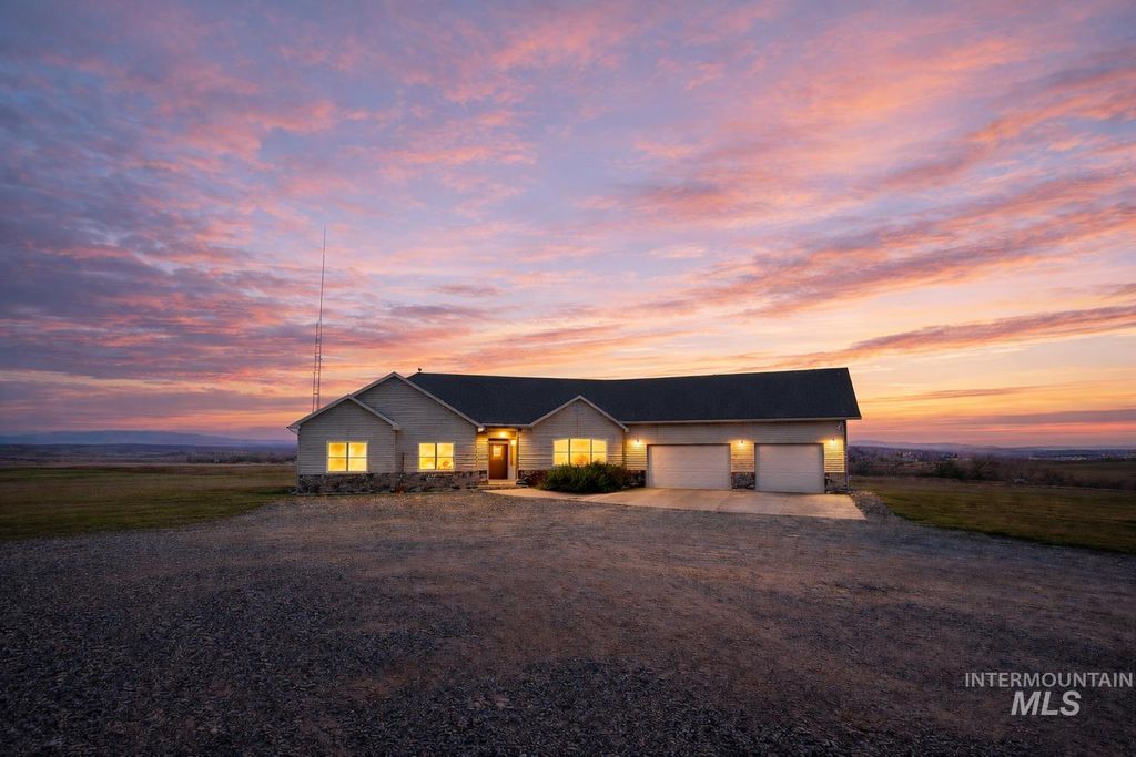 Photo of 2048 6th Ave. West Ave, Vale, OR 97918 (MLS # 98980059)