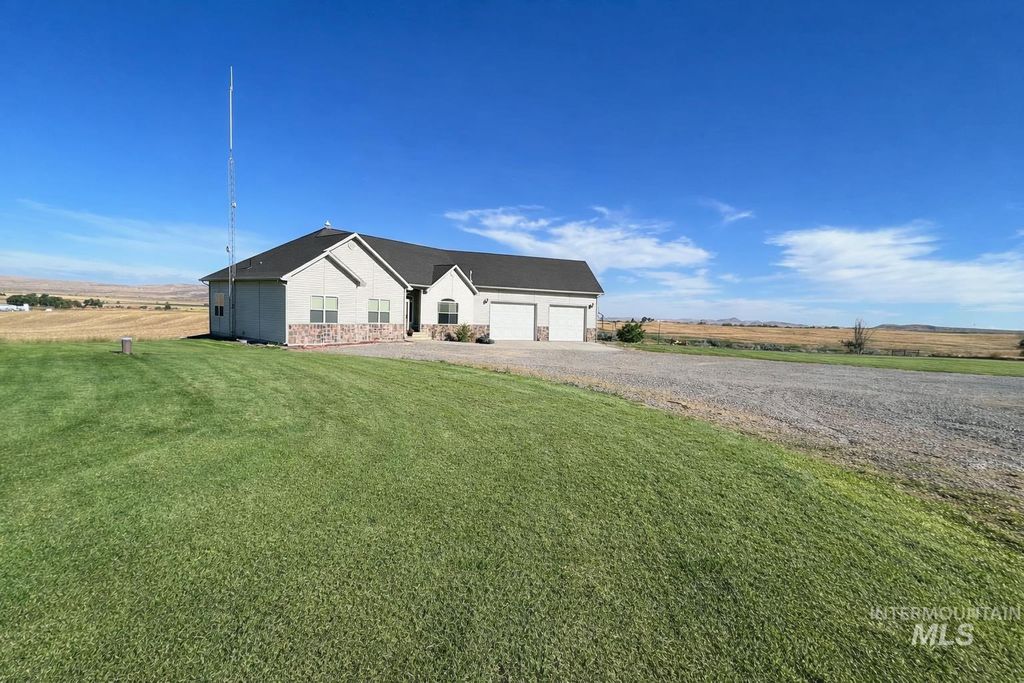 Photo of 2048 6th Ave. West Ave, Vale, OR 97918 (MLS # 98980059)