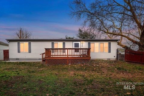 Photo of 139 E South Slope Rd, Emmett, ID 83617 (MLS # 98969429)