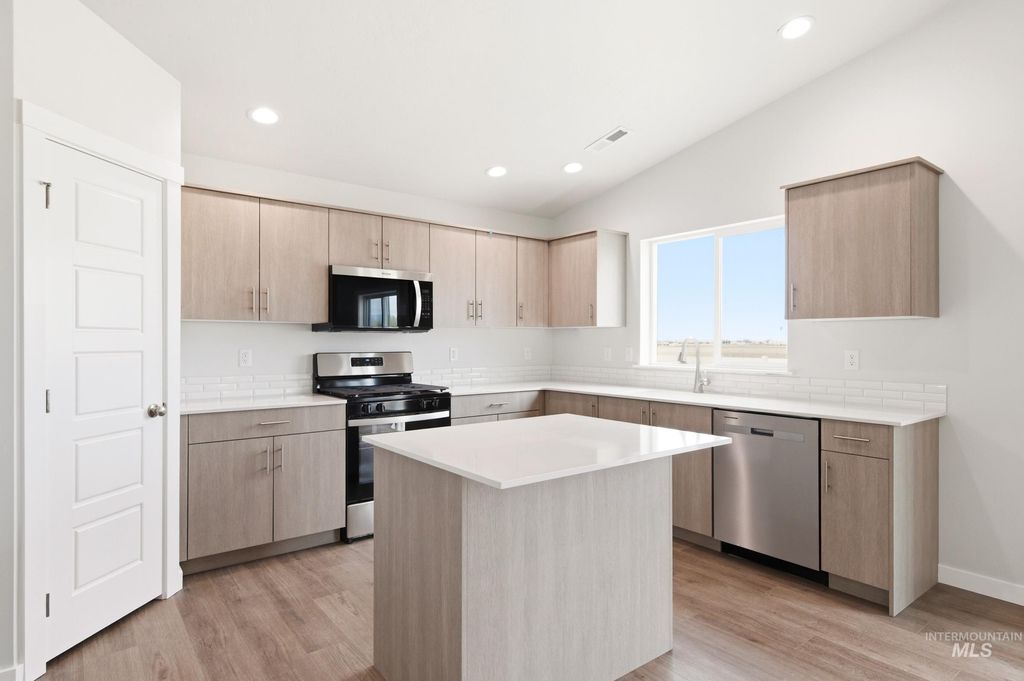 Photo of 5326 E Phelps Lake Dr, Nampa, ID 83687 (MLS # 98979913)