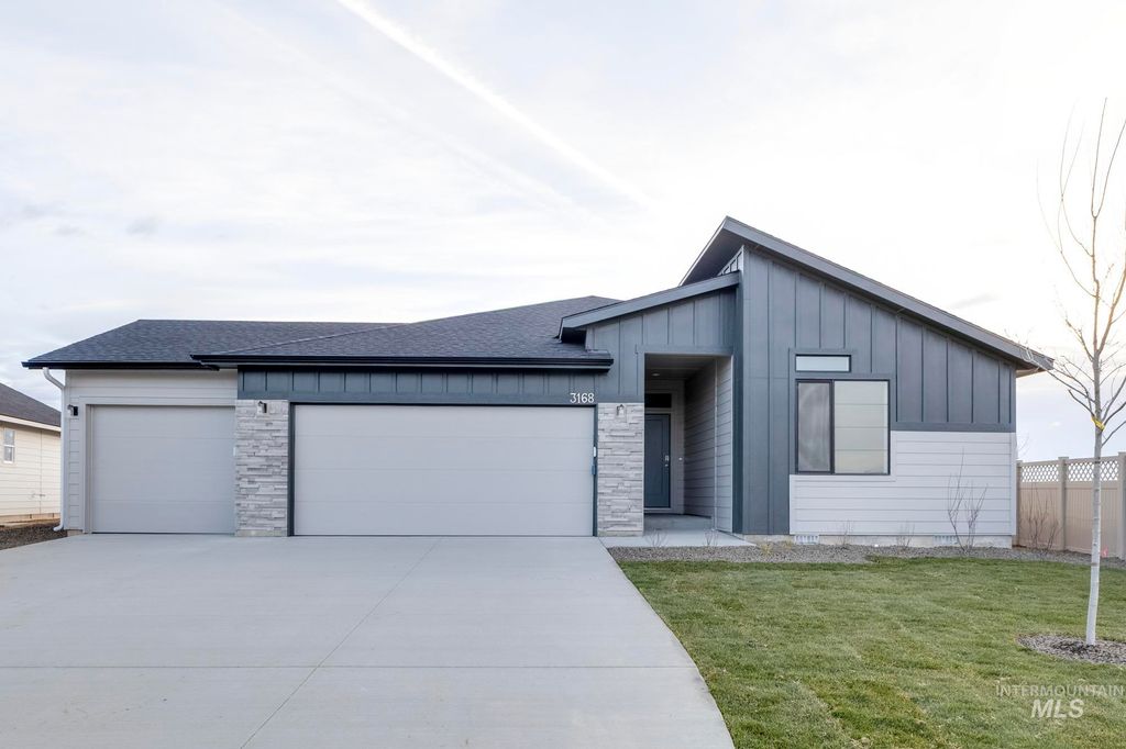 Photo of 5326 E Phelps Lake Dr, Nampa, ID 83687 (MLS # 98979913)