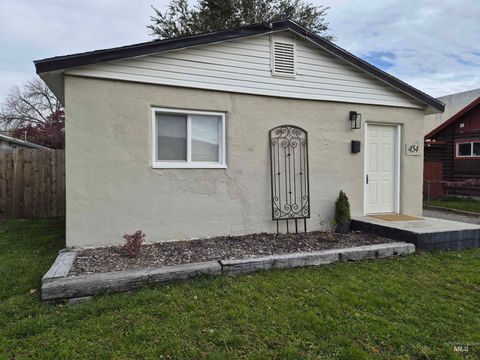 Photo of 454 Pershing Ave, Pocatello, ID 83201 (MLS # 98965470)