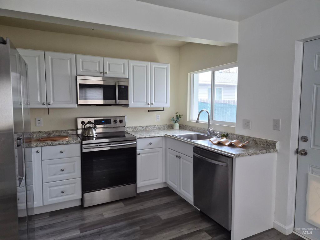 Photo of 454 Pershing Ave, Pocatello, ID 83201 (MLS # 98965470)