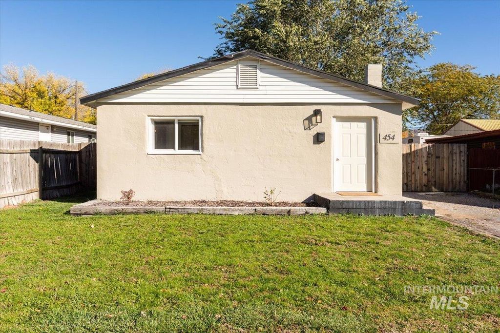 Photo of 454 Pershing Ave, Pocatello, ID 83201 (MLS # 98965470)