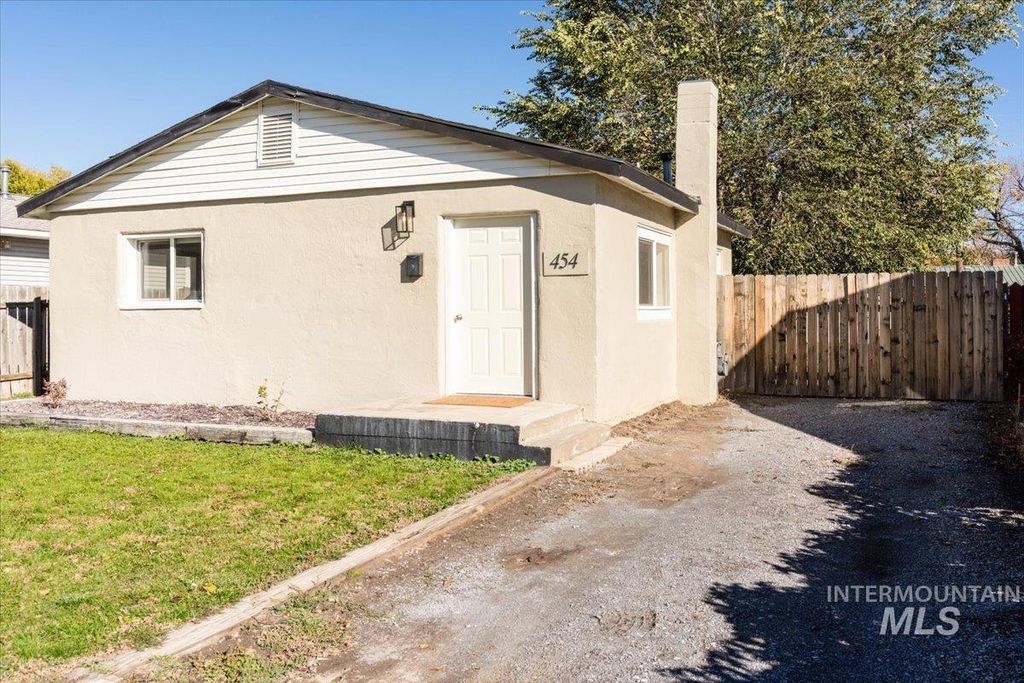 Photo of 454 Pershing Ave, Pocatello, ID 83201 (MLS # 98965470)