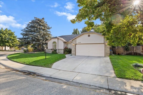 Photo of 5100 N Edenburgh Way, Boise, ID 83714 (MLS # 99000372)