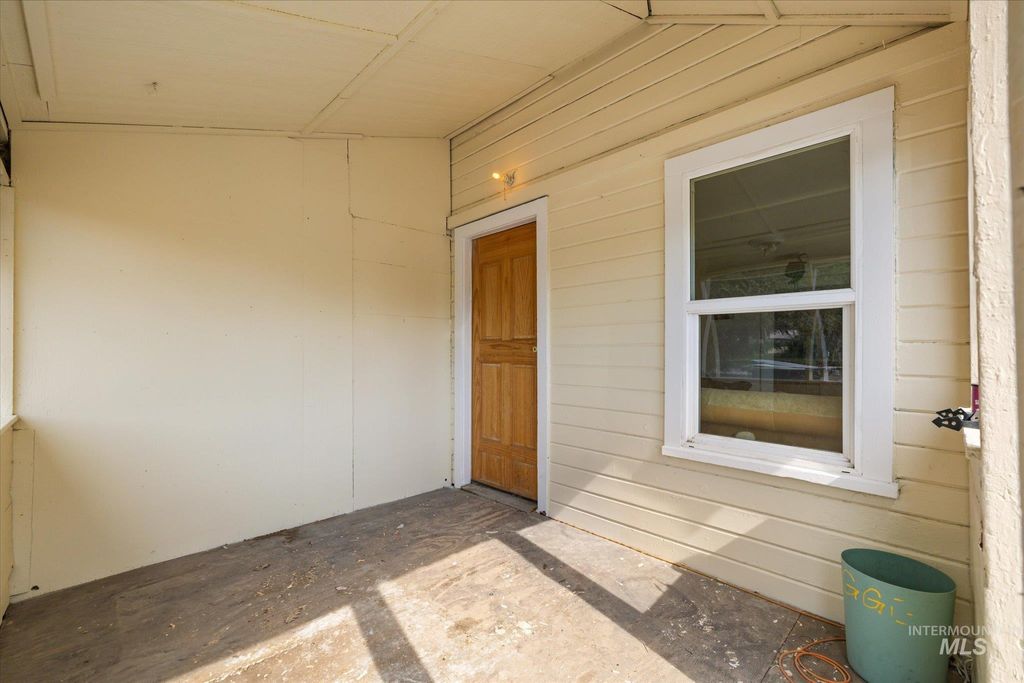 Photo of 328 W Owyhee Ave, Homedale, ID 83628 (MLS # 98967183)