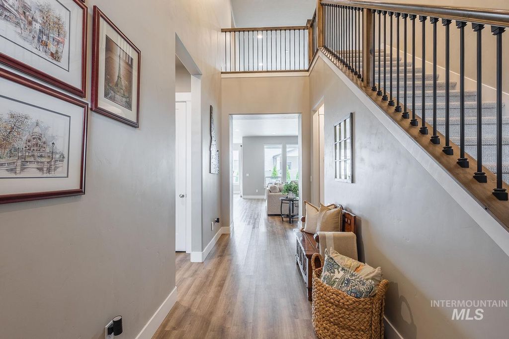 Photo of 5576 S S Rosalia Way, Meridian, ID 83642 (MLS # 98979610)