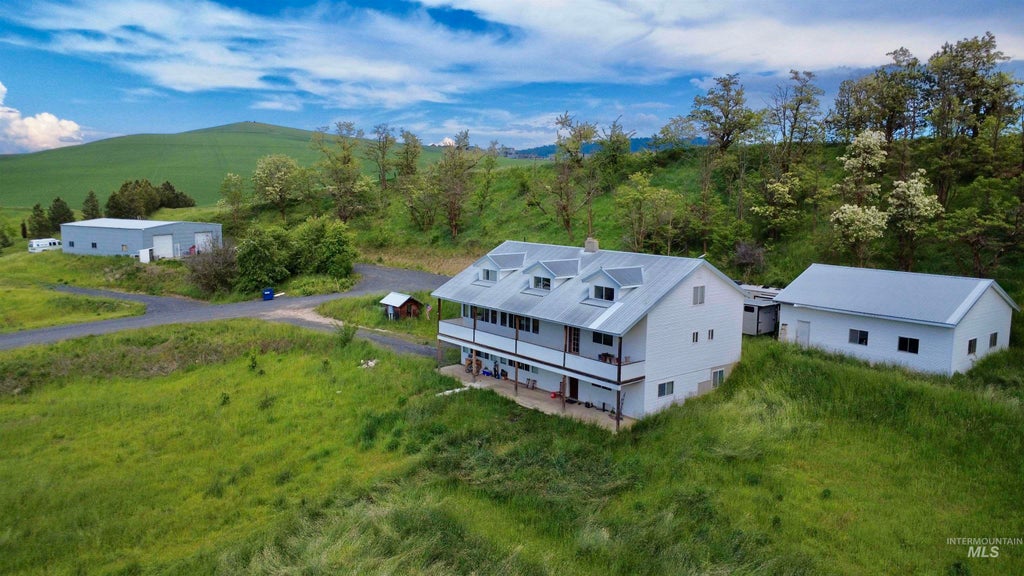 Photo of 1033 Blue Heron Lane, Moscow, ID 83843 (MLS # 98988347)