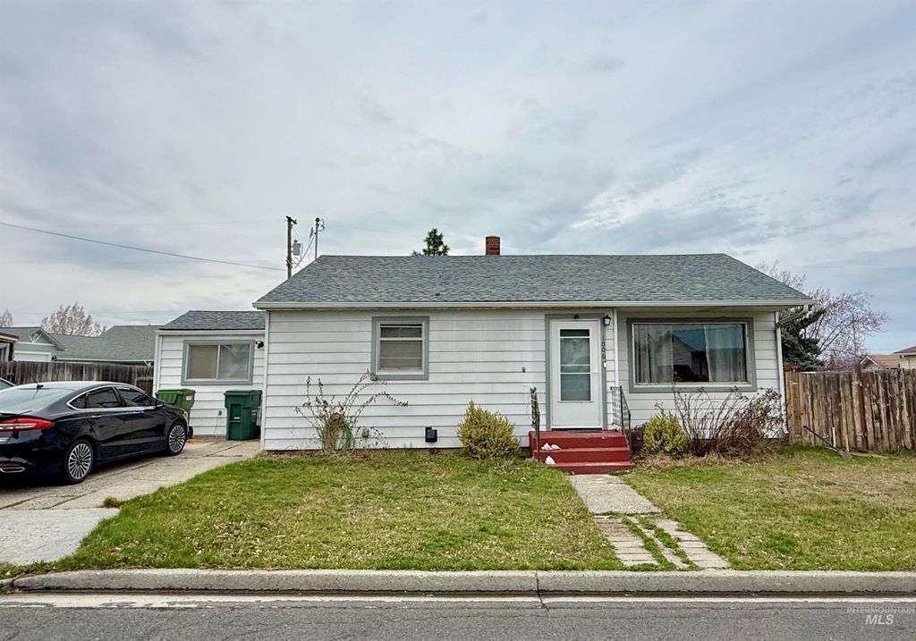 Photo of 1006 Scott St, Grangeville, ID 83530 (MLS # 98979837)