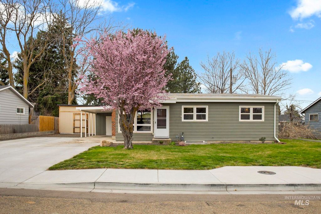 Photo of 1403 N Ohio Avenue, Caldwell, ID 83605 (MLS # 98979142)